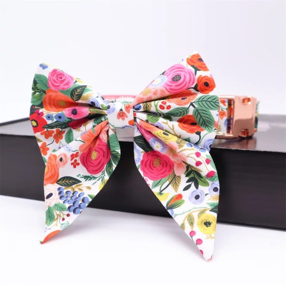 Elegant Autumn: Personalized Butterfly Bowtie - GiftyDogStore